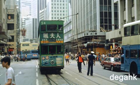 Swinging the trolley pole - Des Voeux Road Central Sept 1983