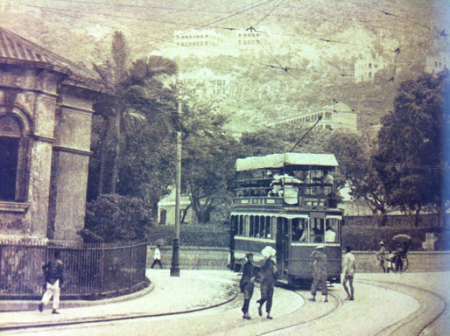A Tram on Admiralty in 1920s.png