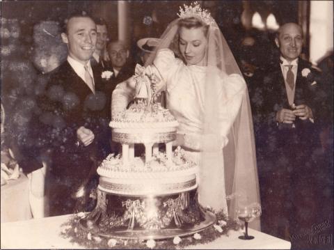 Wedding Kiki and Louis in HK-cake.jpg