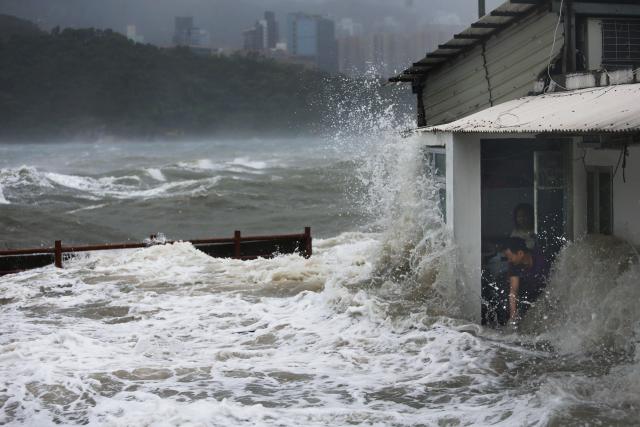Typhoon Hato hits Lei Yue Mun