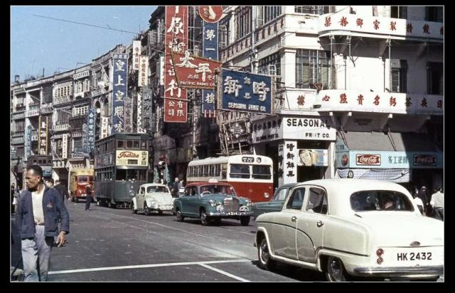 des voeux road with cars and trams