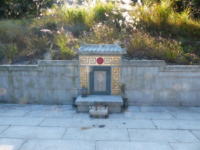 Madame Yang's grave