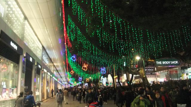 Christmas decoration outside the Park Lane Shopper's Boulevard