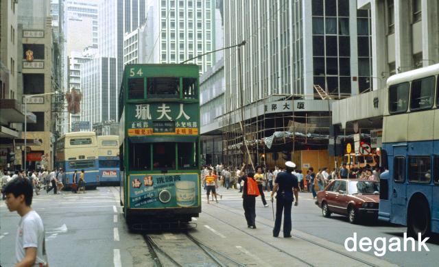 Swinging the trolley pole - Des Voeux Road Central Sept 1983