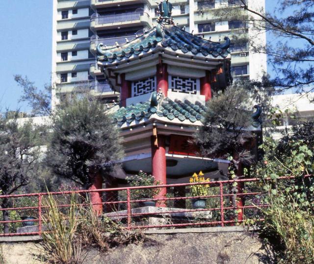 tuen mun mansion below area 20 apartments garden feature 001