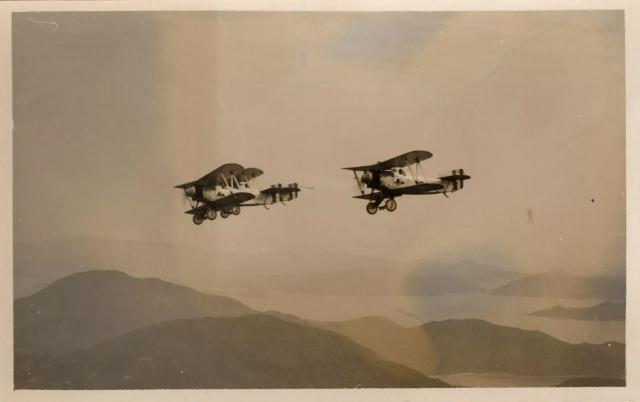 airplanes over hong kong