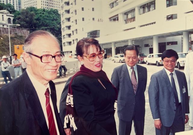 Elizabeth "Libby" Wong Chien Chi-lien visiting Ruttonjee Hospital