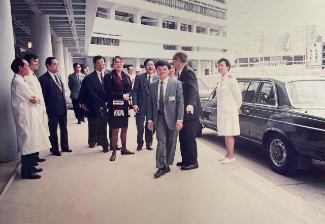 Elizabeth "Libby" Wong Chien Chi-lien visiting Ruttonjee Hospital