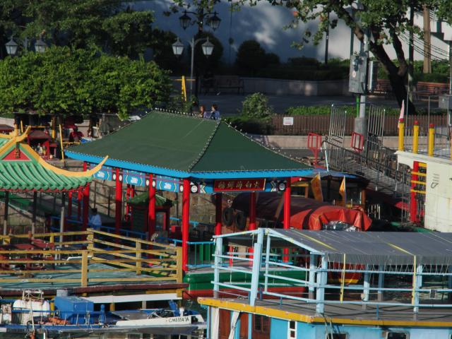 New Tai Pak Pier on Aberdeen side