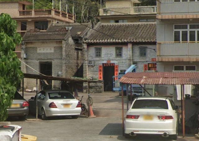 old buildings still in existence and just visible on Google Earth street view