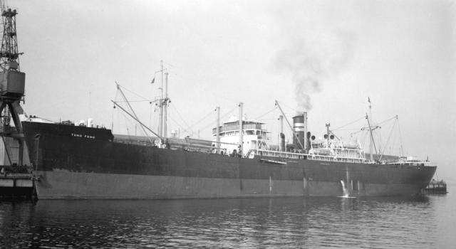 1962 - Hong Kong registered s.s.Tung Feng docked at Vancouver