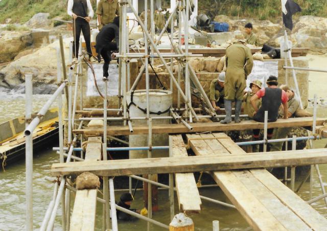 pak mong pier rebuilt by e tp, 68 sqn, aug87 06