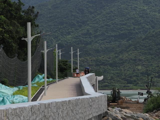 Extended walk way from Tung Chung Promenade to Ma Wan Chung