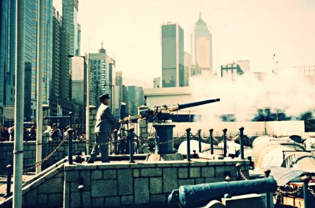 Firing of the Noonday Gun, Causeway Bay