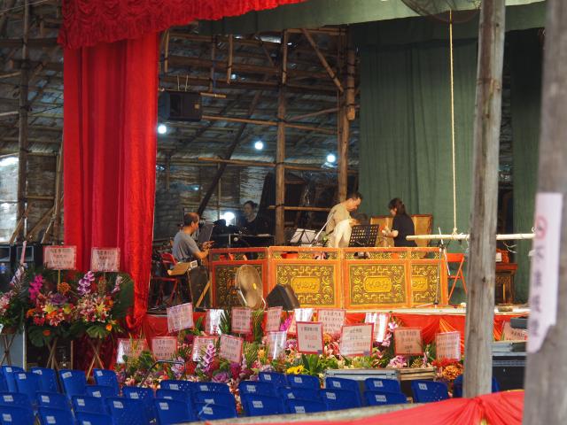 Orchestra at the side