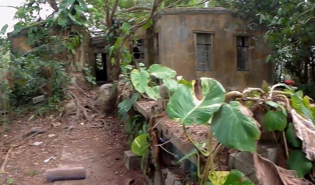 house 14 from the west side, annex connection.