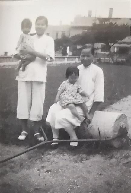 24 Broadwood Road, two amahs and their charges 