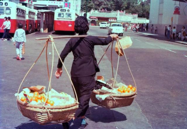 Carrying eggs from the Aberdeen Market
