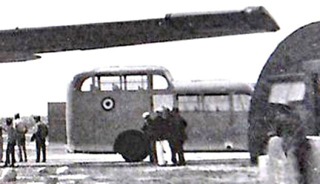 Crew coach with RAF roundel derived from gwulo.com 38630