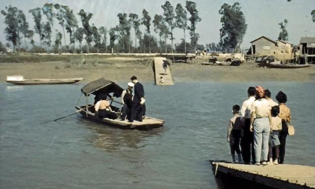 1960s  Nam Sang Wai River Crossing (2)
