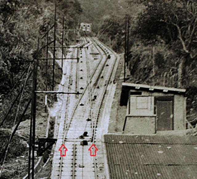 Peak Tram track layout at the lower entrance to the passing loop