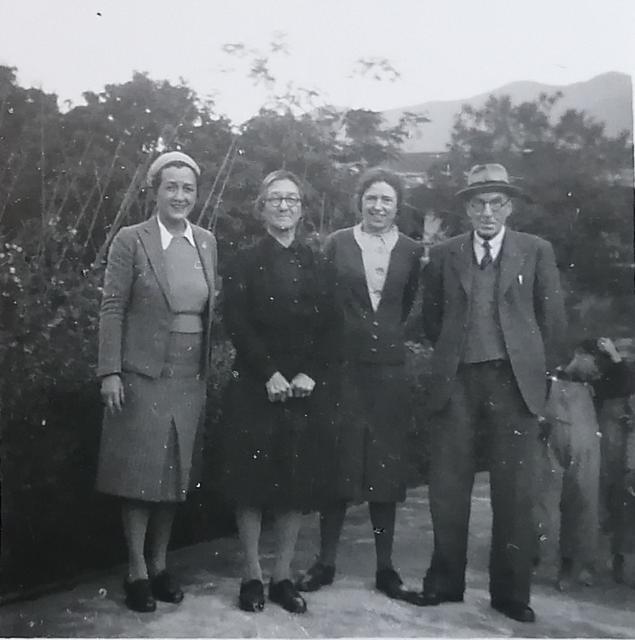 Mildred Dibden with possibly the Robinsons