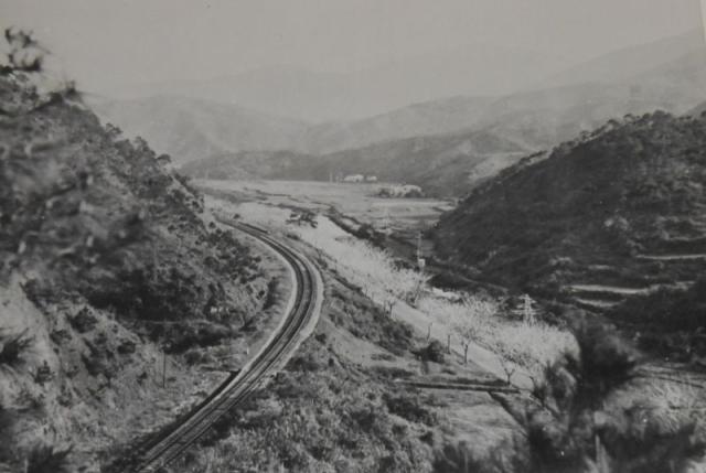 1939 KCR Train Bend at Mui Shue Hang Gap, Tai Po