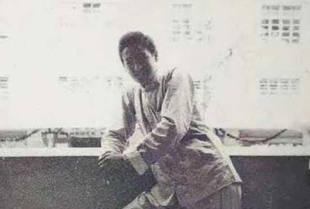 Bruce Lee at the 2nd fl Balcony of 218 Nathan Road