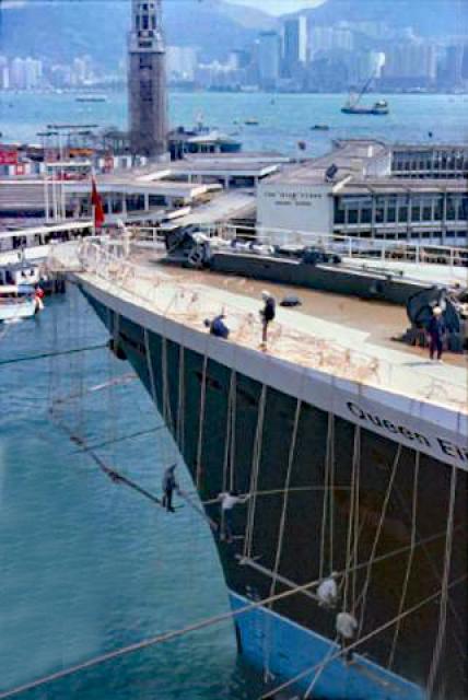 QE2 hull repainting unusual blue waterline March 1979