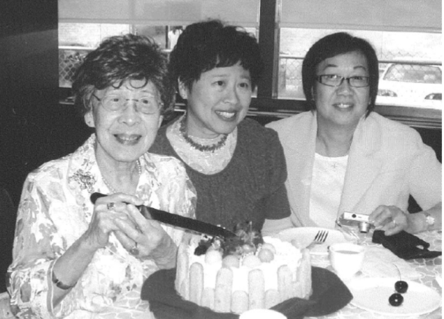 Rebecca Chan with her 2 lovely daughter
