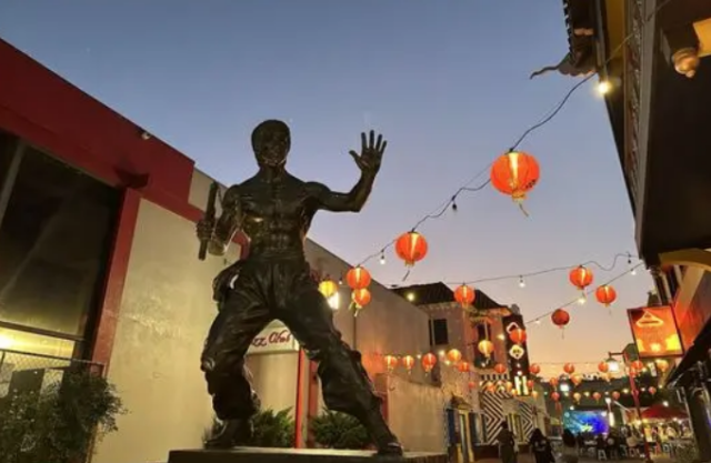 Bruce Lee Statue - Los Angeles 2013