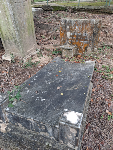 Ah Li Bately Grave in HK Cemetery (4/10/26)