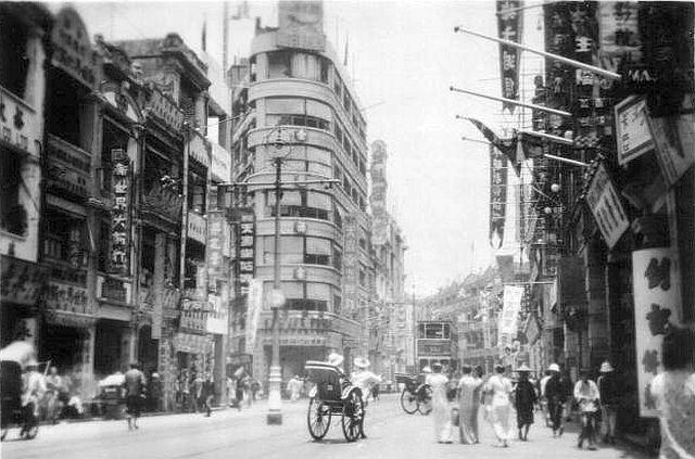 1930s Junction of  Des Voeux Road Central and Wing Lok Street