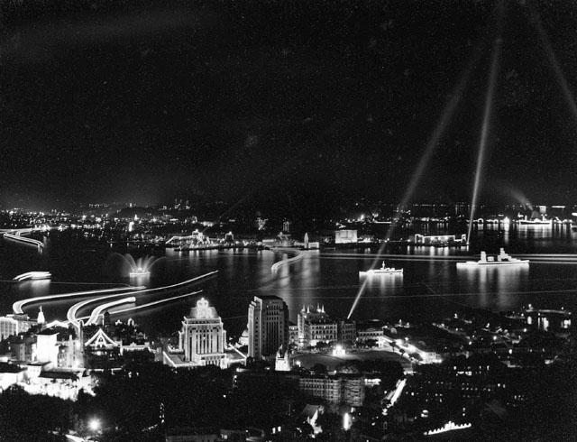 QE2 coronation - Harbour lights