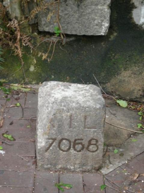 K. I. L. 7068 Marker Stone at Junction of Gascoigne and Nathan Roads