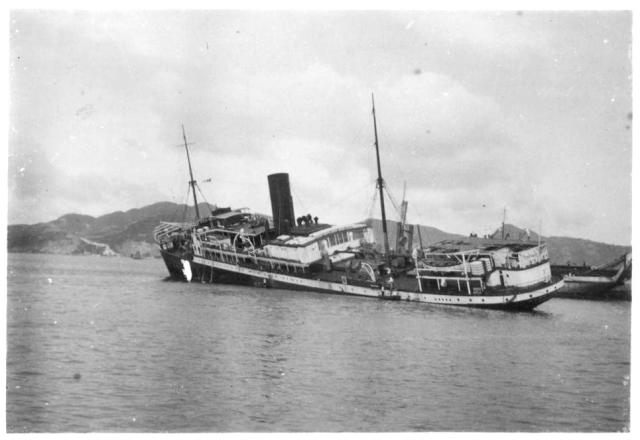SS Hong Peng off Taikoo dockyards