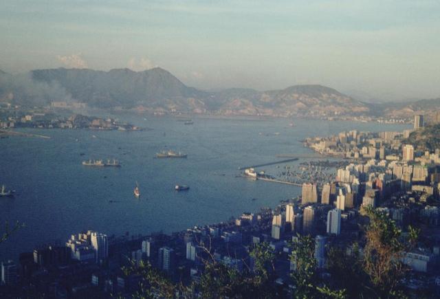 1963 HK 12 Harbour from Peak looking east.jpg