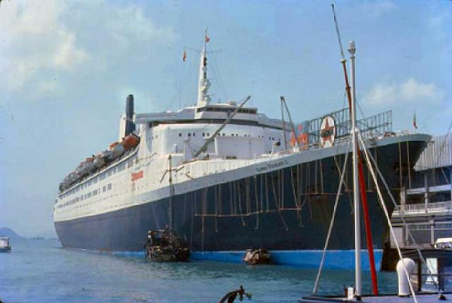 1979 - Queen Elizabeth 2 at Ocean Terminal