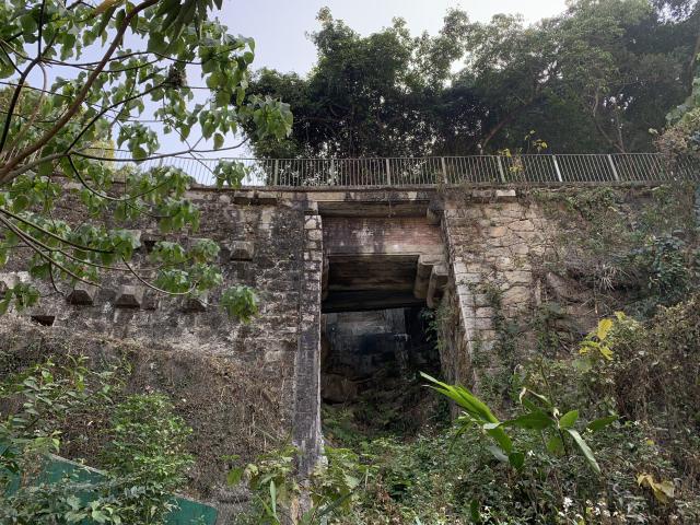 Bowen Aqueduct from Siu Fat Terrace Park