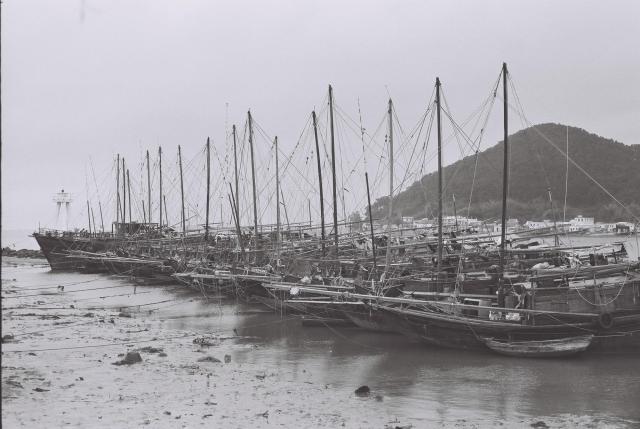 Fishing craft at anchor, Tai O, 1978