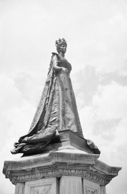 Statue of Queen Alexandra in Statue Square