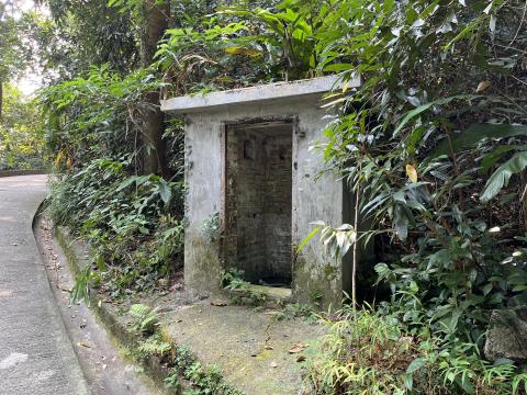 small hut on old peak road