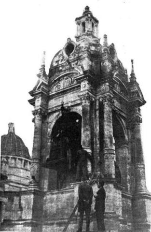 1942 - Removal of Queen's Victoria's Statue