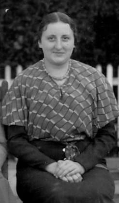 1934 Barbara Lomas in Taipo