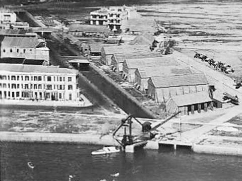 Seawall crane outside the aerodrome boundary