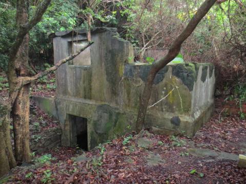 Two-storey ruin at Mount Davis