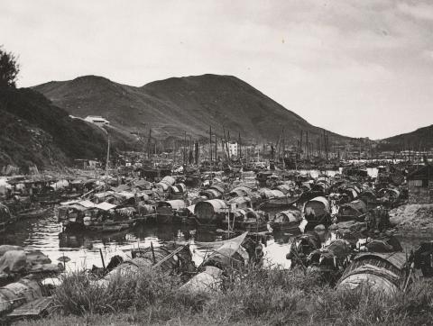 closely packed sampans in aberdeen harbour 1956