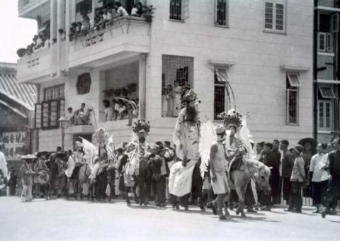 King George V jubilee celebrations-annotated photo print-008-horses in use