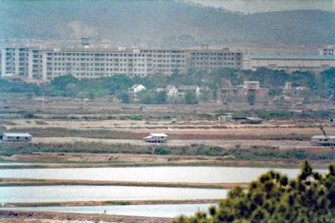 Shenzen from Lok Ma Chau lookout Feb 1981