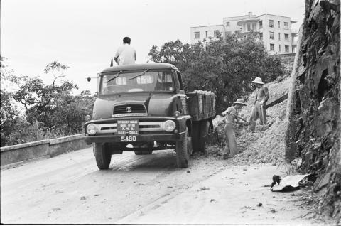 Typhoon Mary June 1960 landslide on Magazine Gap Road 